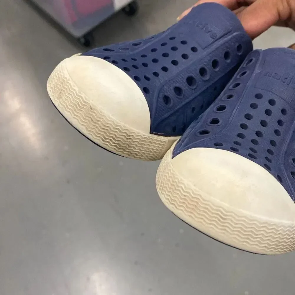 Native Jeffersons kid size 9